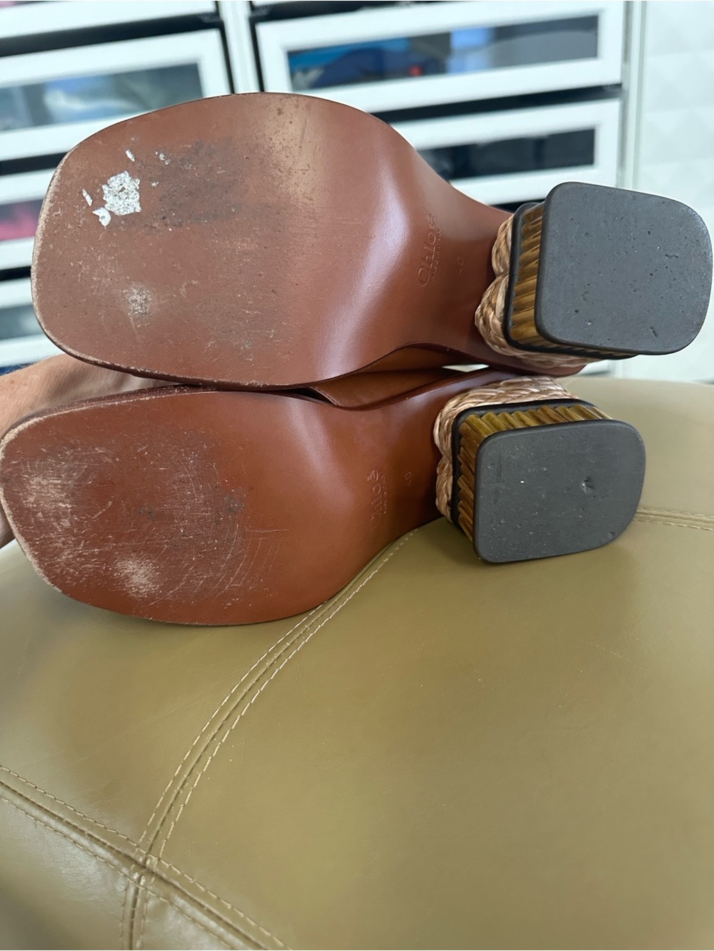 Stunning Chloe Laia leather sandal in “Ochre Delight.” Size 40. - Picture 4 of 6